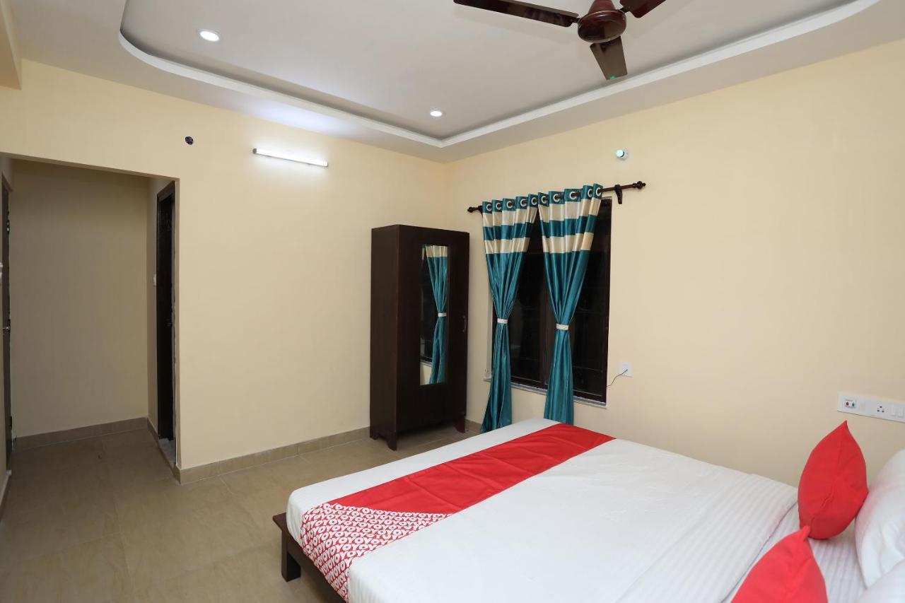 Oyo 17376 Happy Spring Inn Колката Екстериор снимка