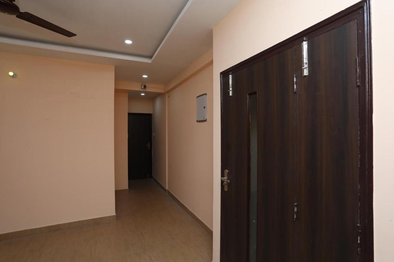 Oyo 17376 Happy Spring Inn Колката Екстериор снимка